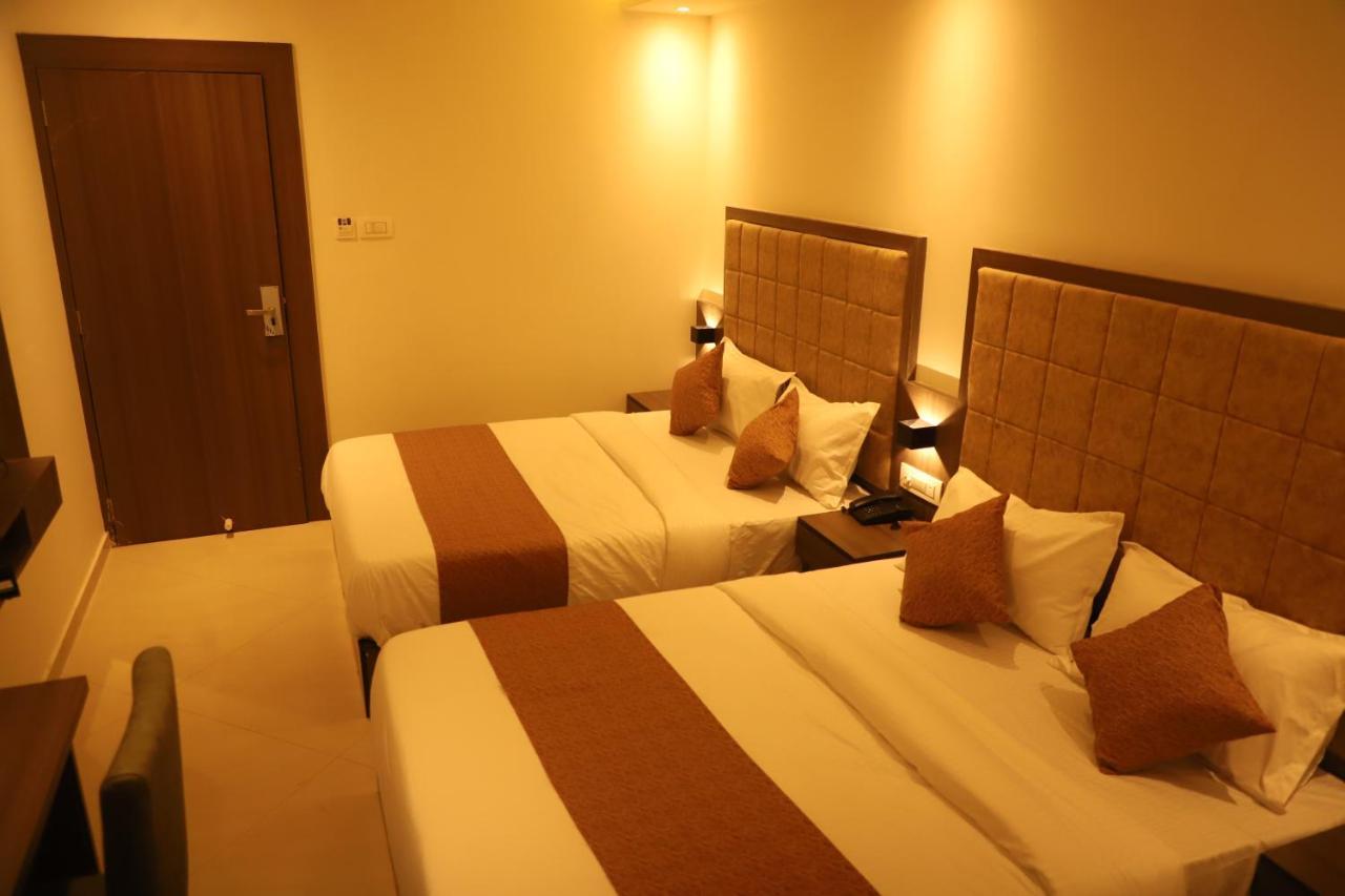 Hotel Sai Pritam Mumbai Dış mekan fotoğraf