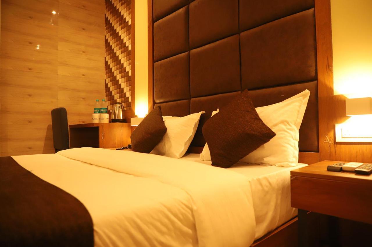 Hotel Sai Pritam Mumbai Dış mekan fotoğraf
