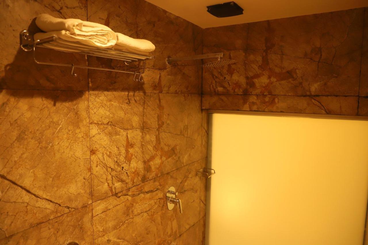 Hotel Sai Pritam Mumbai Dış mekan fotoğraf
