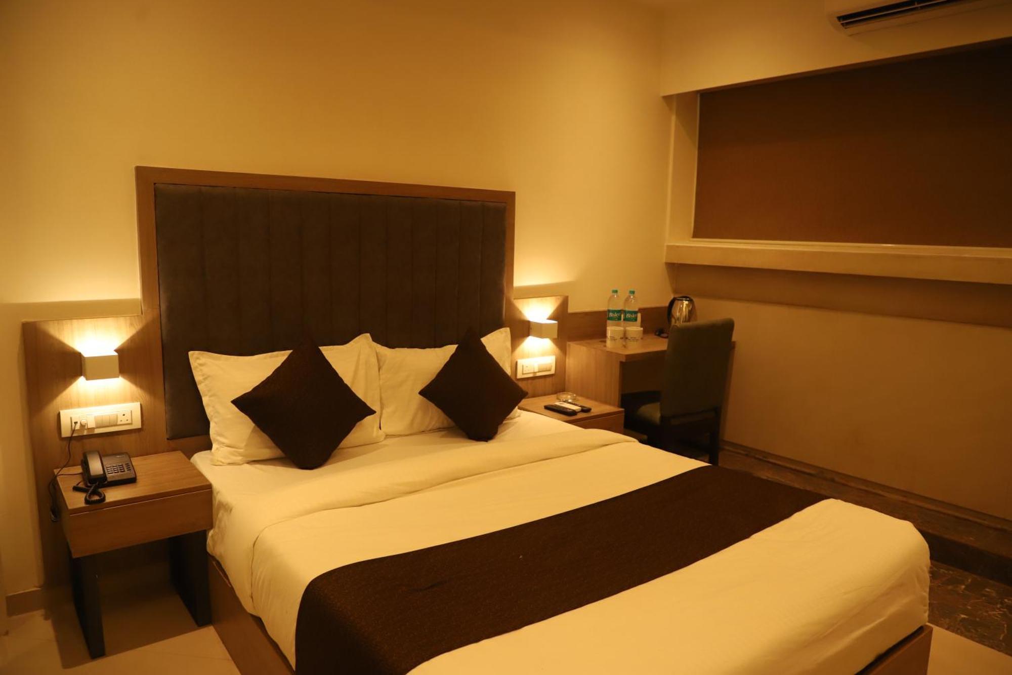 Hotel Sai Pritam Mumbai Dış mekan fotoğraf