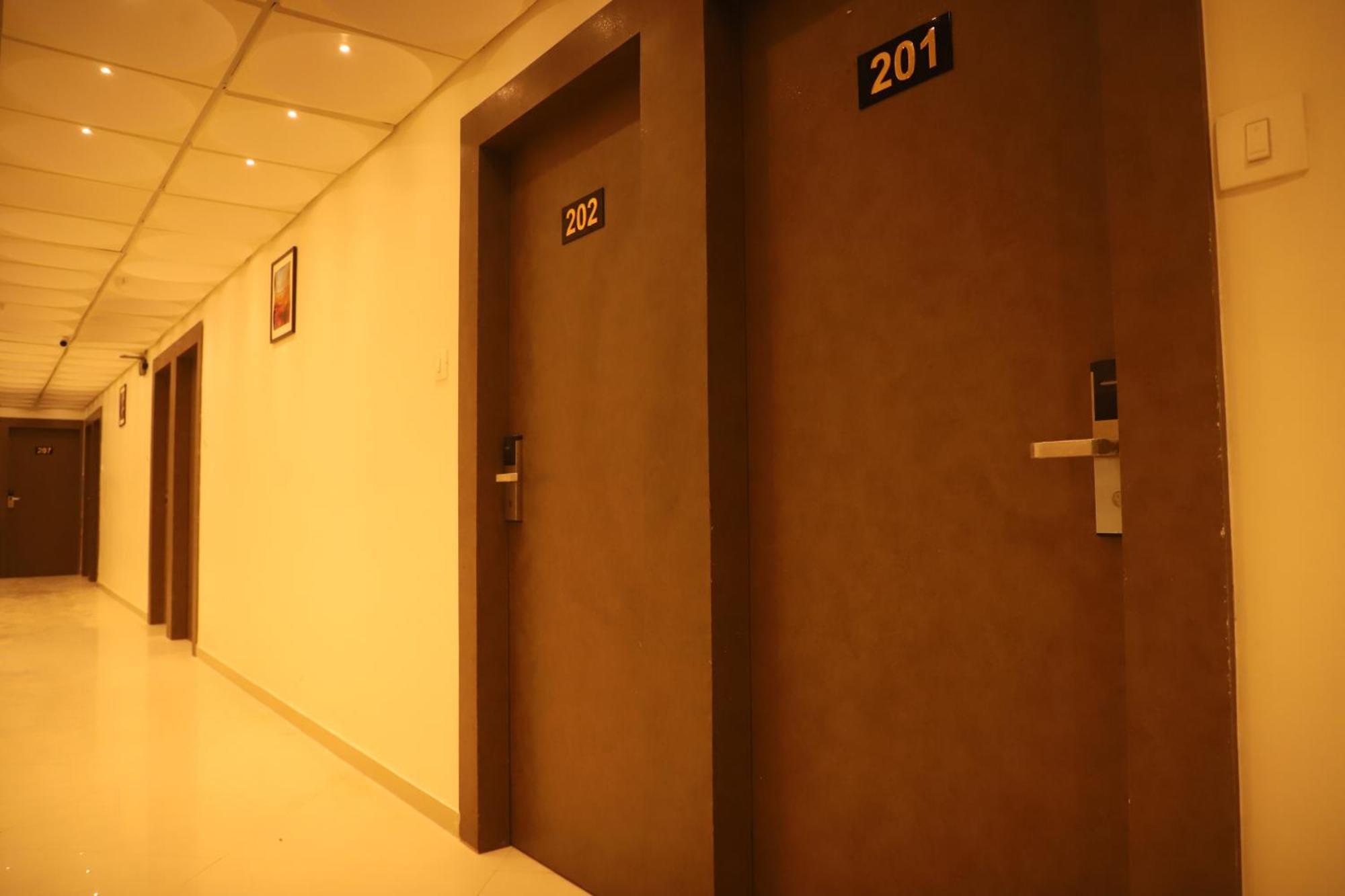 Hotel Sai Pritam Mumbai Dış mekan fotoğraf
