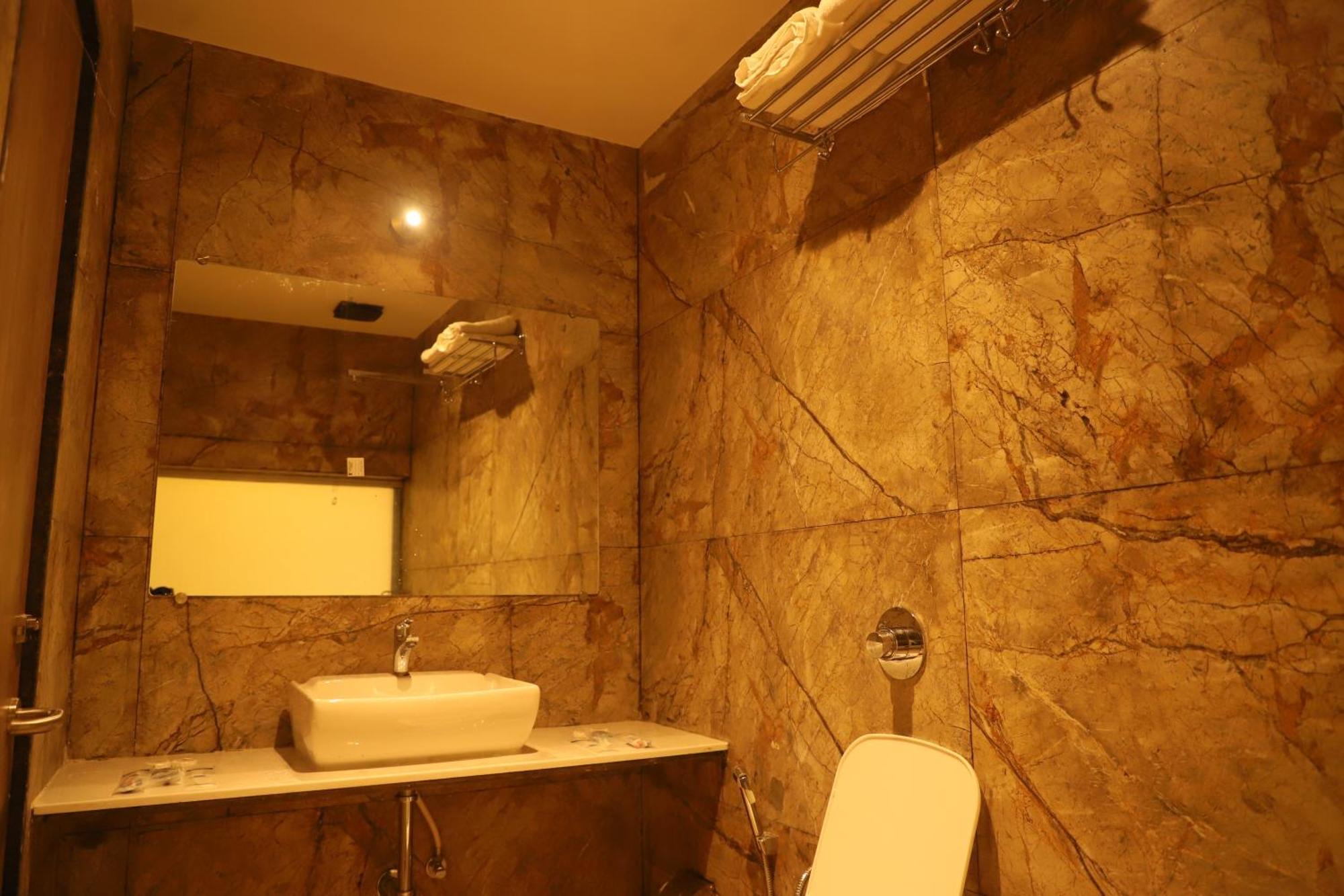 Hotel Sai Pritam Mumbai Dış mekan fotoğraf
